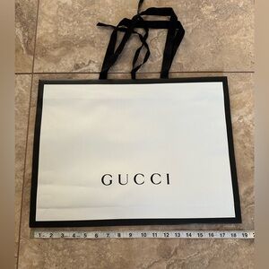 Medium Gucci shopping bag